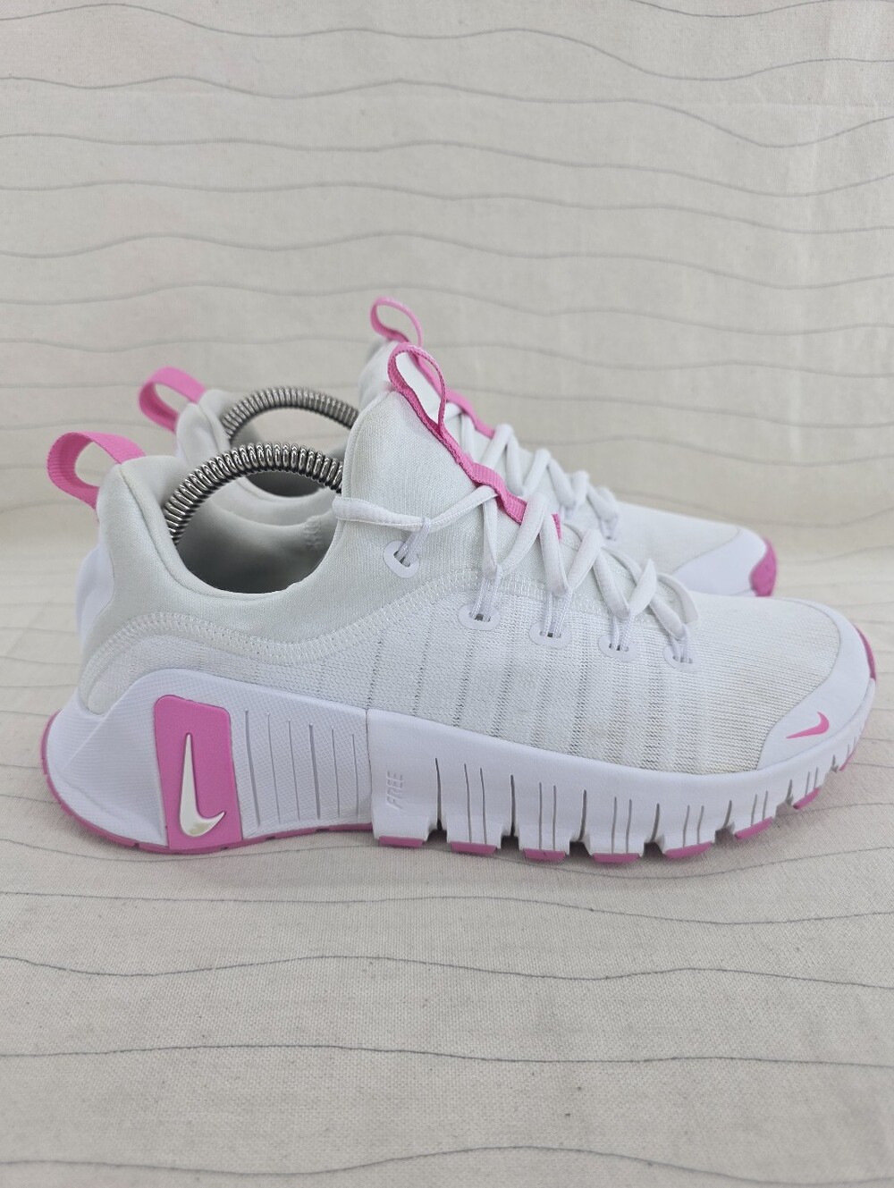 Nike Womens Free Metcon 6 White Playful Pink Sneakers Shoes FJ7126-109 Size 8.5